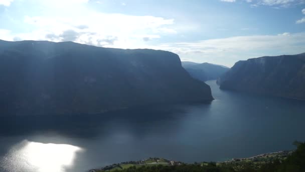 Bonito fiordo en Noruega. Vista desde arriba — Vídeos de Stock