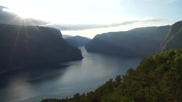 Schöner Fjord in Norwegen. Blick von oben — Stockvideo