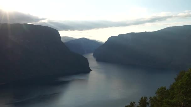 Прекрасный фьорд в Норвегии. Вид сверху — стоковое видео