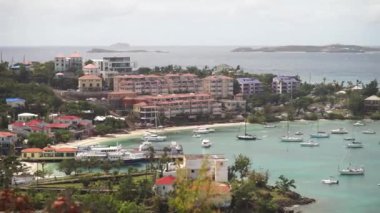 Cruz Bay, St John, Amerika Birleşik Devletleri Virgin Adaları çok Yelkenli ile