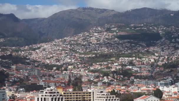 Вид из моря города Фуншал, Мадейра, Португалия — стоковое видео