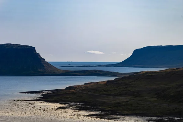 Τοπίο του westfjord με συννεφιασμένο ουρανό - Ισλανδία. — Φωτογραφία Αρχείου