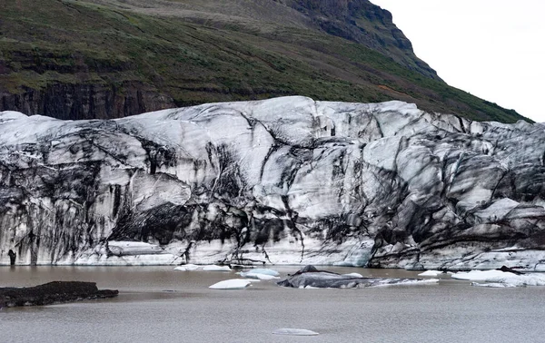 Détails des glaciers avec des cendres dans la glace - Islande — Photo