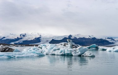 jokulsarlon buzul lagün, İzlanda içinde yüzen buzdağı