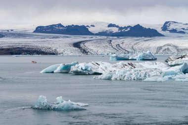 jokulsarlon buzul lagün, İzlanda içinde yüzen buzdağı