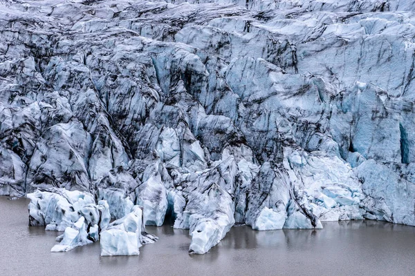 Dettagli del ghiacciaio con cenere nel ghiaccio - Islanda — Foto Stock