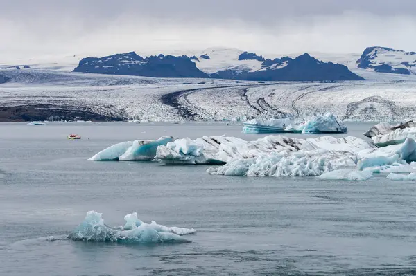 Icebergs flottants dans la lagune du glacier Jokulsarlon, Islande — Photo