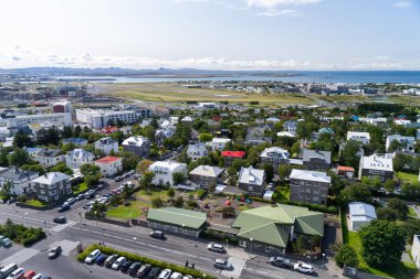 Reykjavik, İzlanda, Ağustos 2019. Renkli Evlerin Kuş Görünümü.