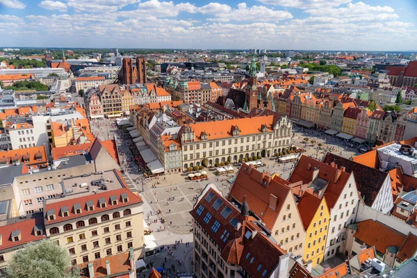 Wroclaw, Polônia, agosto de 2019. Vista panorâmica aérea superior da cidade velha de Wroclaw centro histórico da cidade com Rynek Market Square — Fotografia de Stock