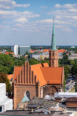 Wroclaw, Polonya, Ağustos 2019. Rynek Pazar Meydanı ile Wroclaw 'ın tarihi şehir merkezinin en iyi panoramik manzarası