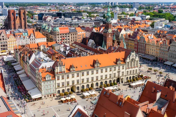 Wroclaw, Polônia, agosto de 2019. Vista panorâmica aérea superior da cidade velha de Wroclaw centro histórico da cidade com Rynek Market Square — Fotografia de Stock