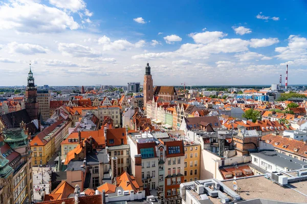 Wroclaw, Polônia, agosto de 2019. Vista panorâmica aérea superior da cidade velha de Wroclaw centro histórico da cidade com Rynek Market Square — Fotografia de Stock