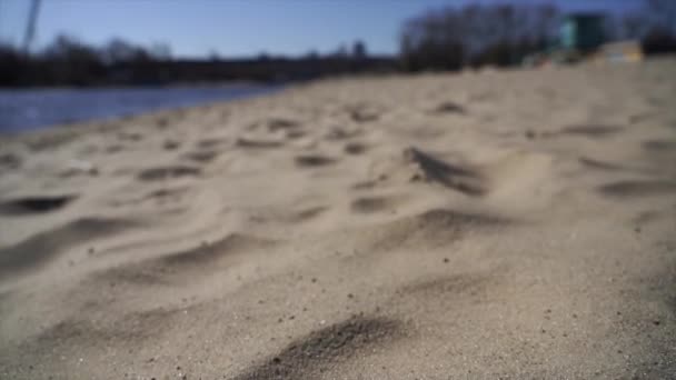 Movimento lento de mover-se acima da praia de areia — Vídeo de Stock