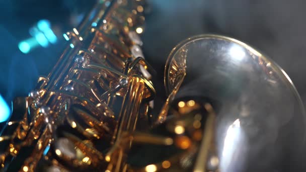 Golden shiny alto saxophone with blue smoke. Concept of grace and elegance — Stock Video