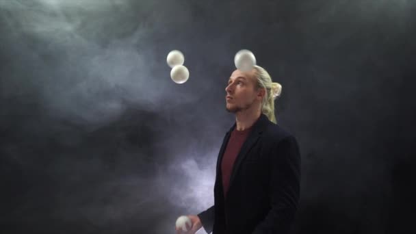 Man wearing a black juggling with white balls. Management, control and success — Stock Video