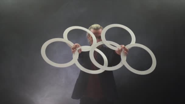 Man wearing a black manipulating with white rings. concentration and Attention — Stock Video