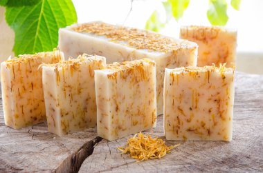 ev yapımı calendula doğal bitkisel sabun