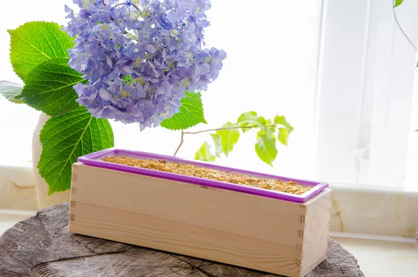 Házi készítésű körömvirág természetes növényi szappan — Stock Fotó
