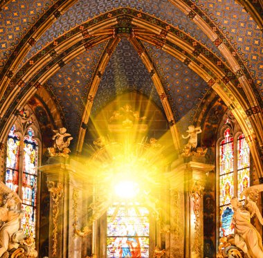 Kutsal bakire Meryem, Latin (1360 inşa katedral varsayımı Archcathedral Bazilikası)