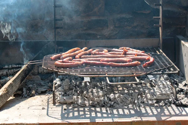 Λουκάνικο barbecure στη σχάρα — Φωτογραφία Αρχείου