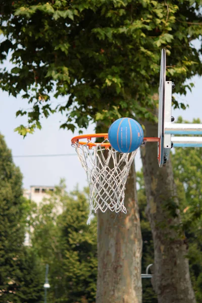 Utomhus Basket Backboard Och Fält Korg — Stockfoto