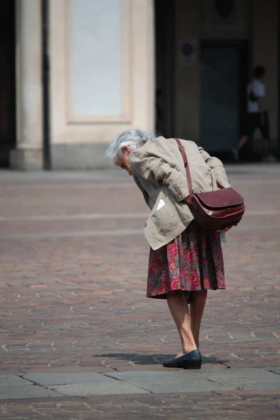 Personas Caminando Por Centro Ciudad — Foto de Stock