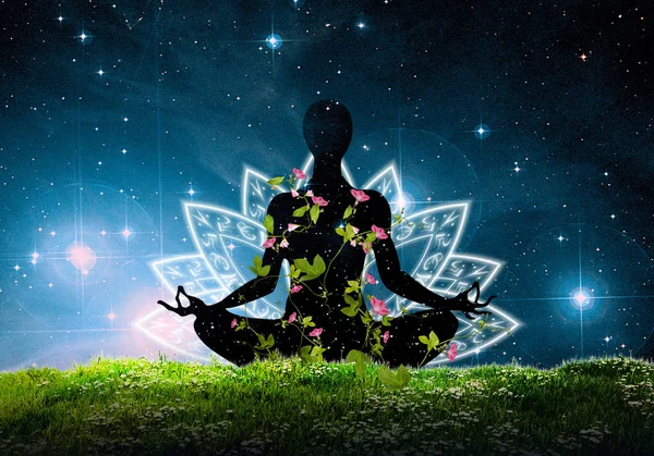 Медитация йоги и расслабление сидя в позе лотоса Стоковое Фото