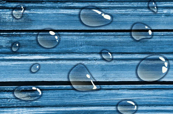 Transparentní Vodní kapky na dřevěné pozadí — Stock fotografie