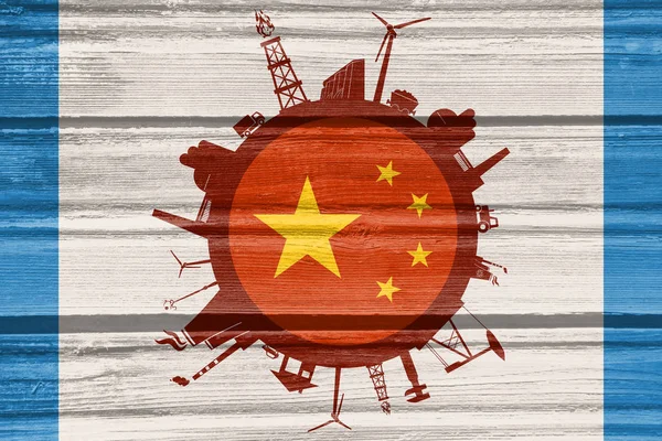 Круг с промышленными относительными силуэтами. Флаг Китая — стоковое фото