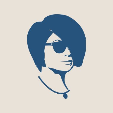 Siyah güneş gözlüklü güzel bir kadının portresi.