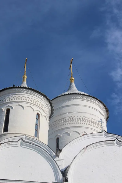 Binnenplaats van Spaso-Prilutsky klooster in de Vologda, Rusland — Stockfoto