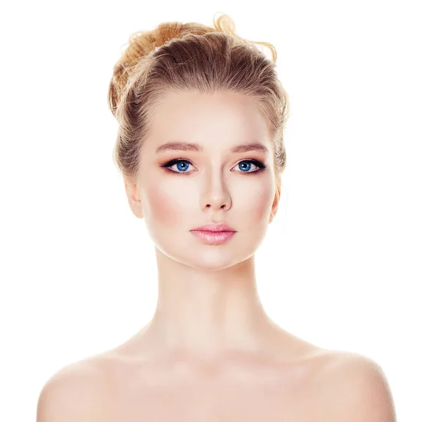 Modello di moda donna sana con pelle perfetta isolata su bianco — Foto Stock