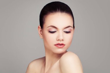 Sağlıklı bir cilt ile Spa modeli. Kadın yüzü