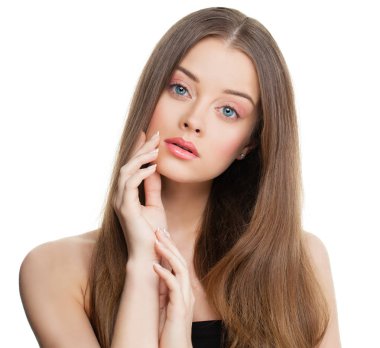 Sağlıklı cilt ve uzun saç izole kadın modeli. Skinca