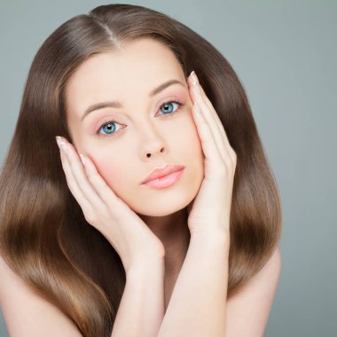 Uzun sağlıklı saçlı kadın. Güzel Model kız, güzellik S