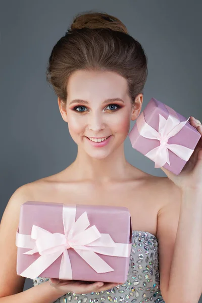 Cute Girl Fashion Model Showing Gifts — Stock Photo, Image