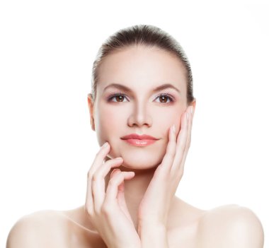 Spa sağlıklı taze deri üzerinde beyaz izole modeliyle portresi 