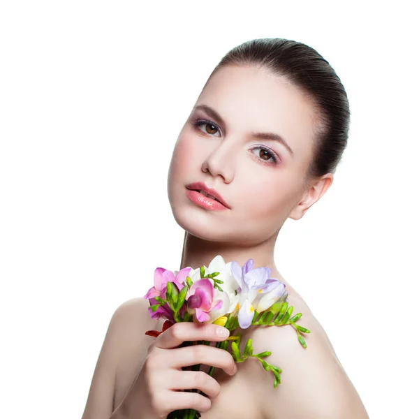 Beautiful Model holding Flowers. Spa Beauty, Medicine and Treatm — Stock Photo, Image