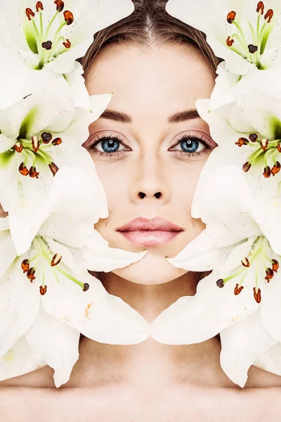 Modèle Spa avec visage parfait, peau saine et fleurs fraîches. Toi. — Photo