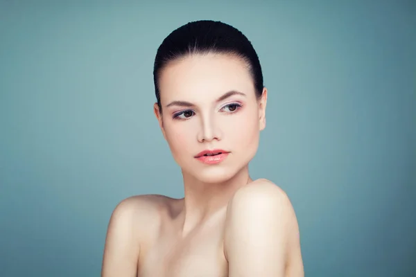 美的水疗中心女孩自然裸妆与健康的皮肤。Sp — 图库照片
