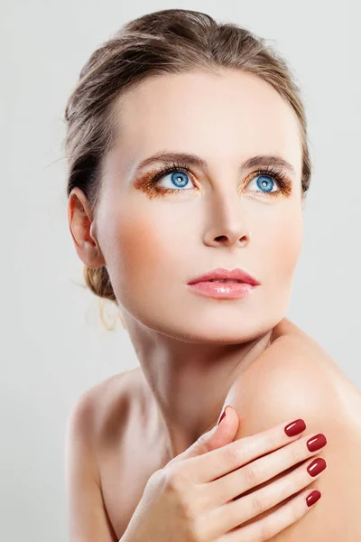 Krásná žena modelka se zdravou kůží. Wellness Beauty — Stock fotografie