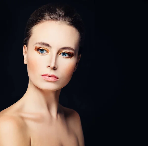 Perfekte Model-Frau mit gesunder Haut und hübschem Gesicht — Stockfoto
