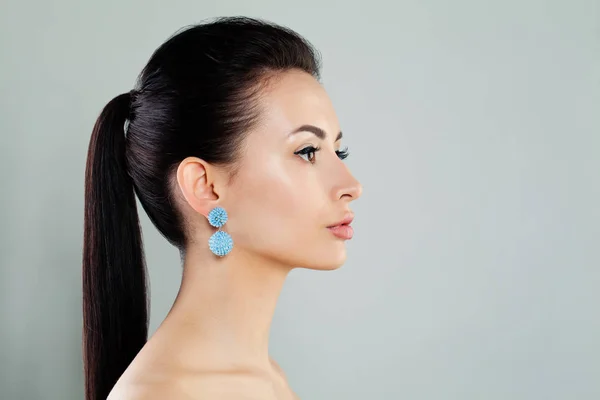 Close-up mode portret van mooie Model vrouw draagt blauwe E — Stockfoto