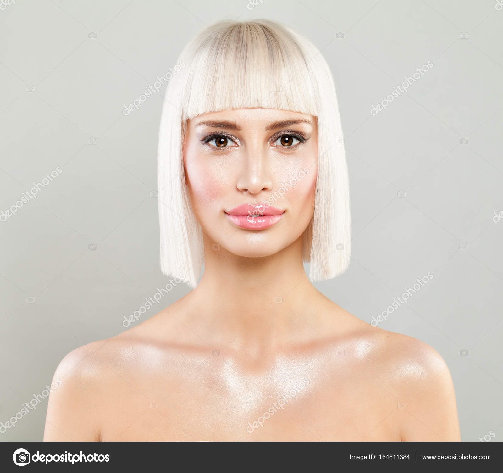 Piękny Model Kobieta Z Zdrowej Skóry I Blond Fryzura Bob Zdjęcie