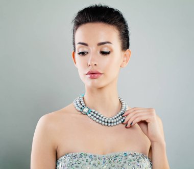 Makyaj, Manikür ve Takı Kolye olan güzel kadın