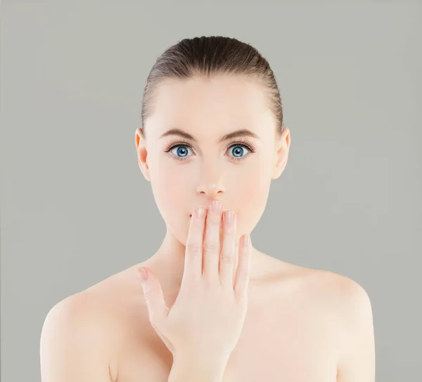 Beautiful Young Surprised Woman Spa Model with Healthy Skin — Stock Photo, Image