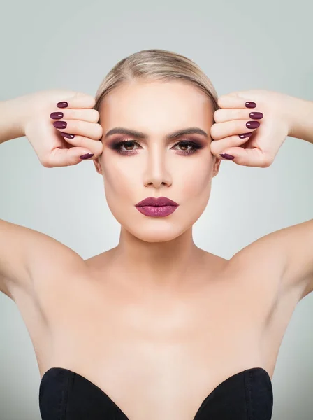 De Sexy vrouw schoonheid met professionele droomvakantie make-up — Stockfoto