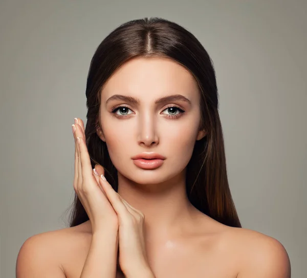 Spa Portrait Perfect Young Woman with Healthy Skin and Hand — Stock Photo, Image