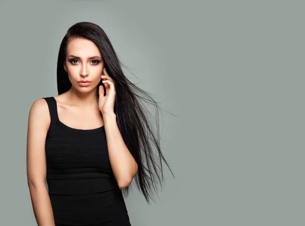 Modelo de Moda Mulher Morena Bonito com Cabelo Longo Saudável — Fotografia de Stock