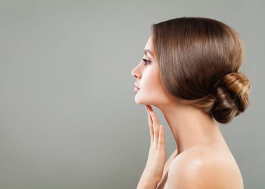 Spa modeli, kadın yüzü portre. Açık cilt sağlıklı kadınla